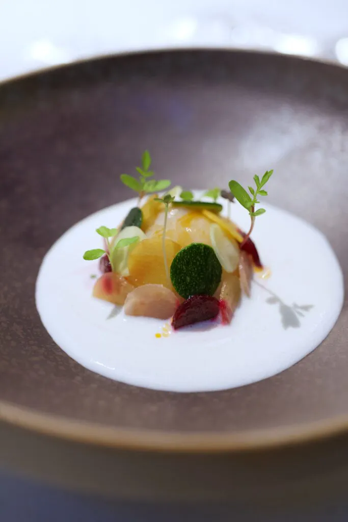 Raviolo aperto, erbe selvatiche