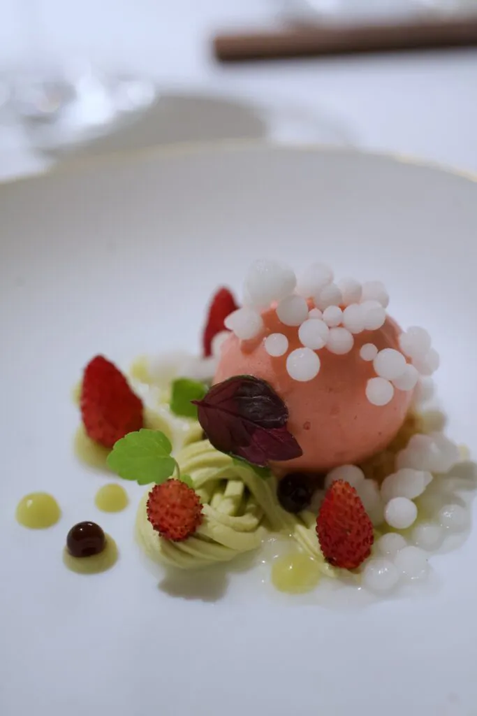 Lampone, tapioca, crema di rosa
